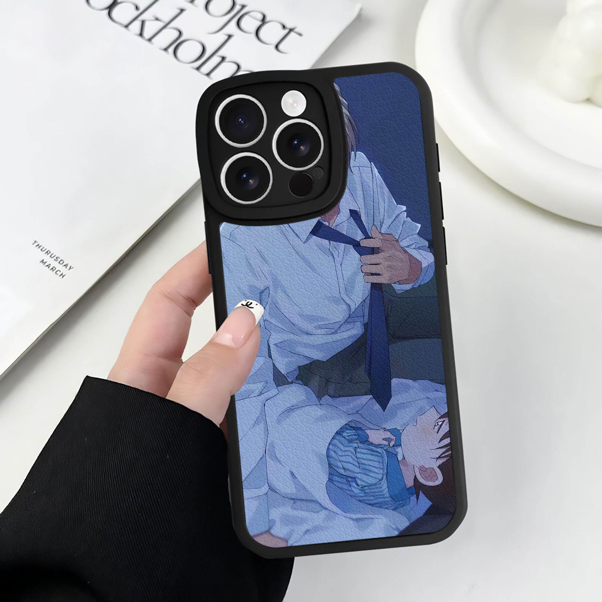 （画像用） 名探偵コナン Detective Conan 【iPhone 16シリーズ対応】シリコンスマホケース（レザー調） 材質：シリコン
